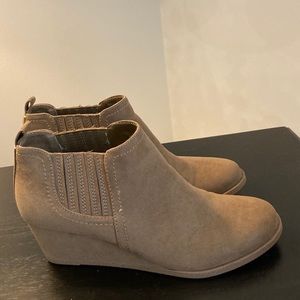 Dv8 by Dolce Vita Tan Suede Wedge Booties